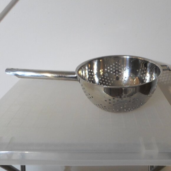 Stainless Steel Colander / Strainer with Handle - Picture 1 of 5